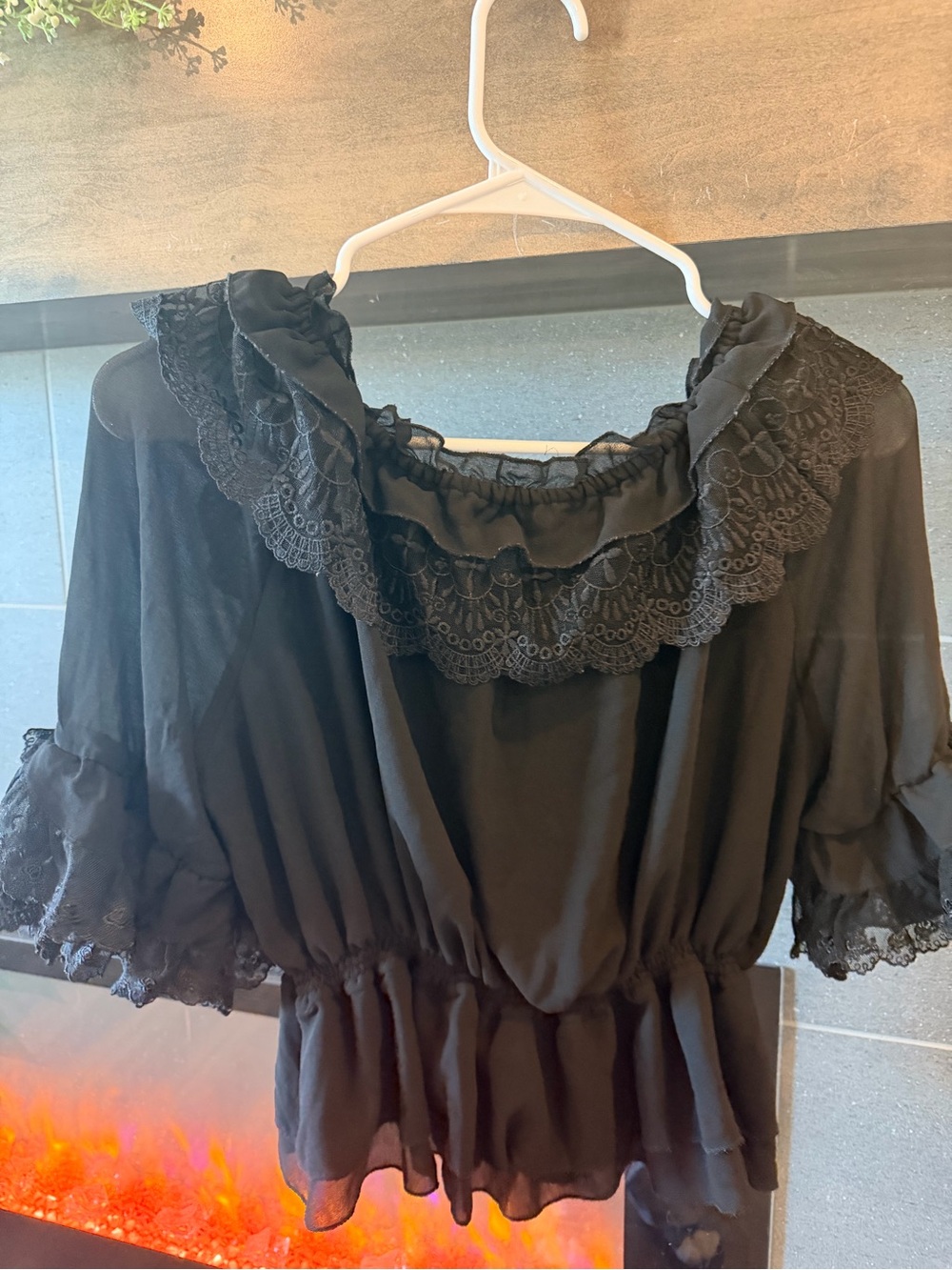 Black Ruffle Lace Peasant Blouse - Women - Picture 7 of 8
